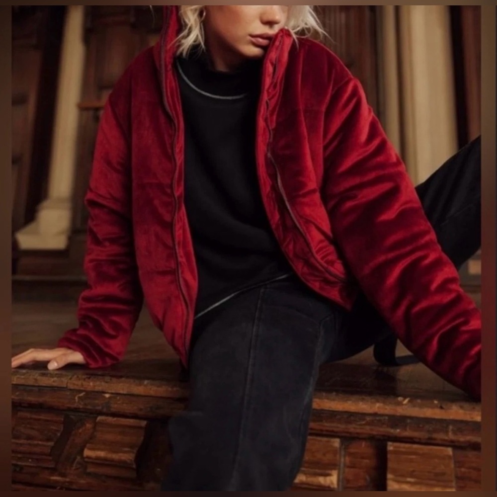 Leola Couture Burgundy Velvet Puffer Jacket Women’s Size Large Streetwear Y2K